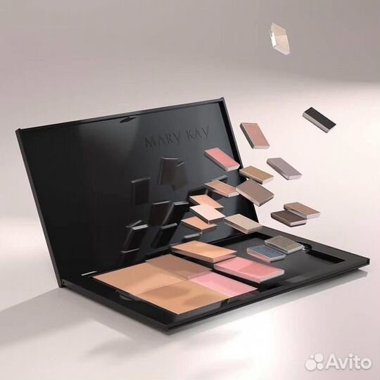 Футляры для теней, румян, пудры Мэри Кэй