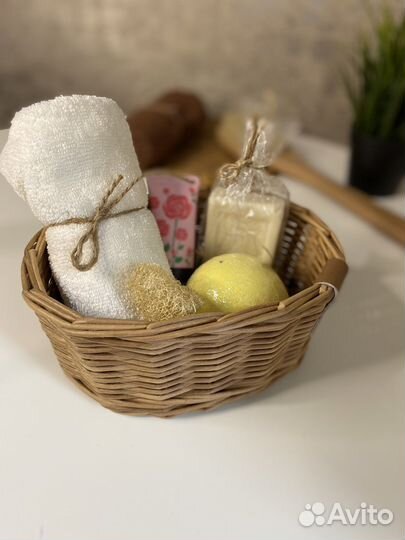 Корзина с подарками