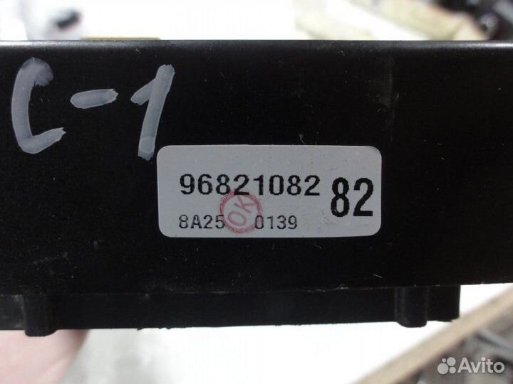 Блок предохранителей салонный Chevrolet Captiva 1