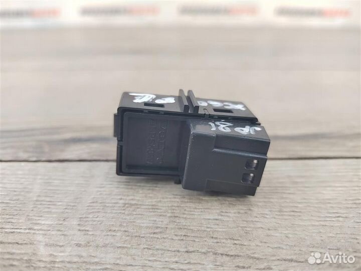 Кнопка центрального замка Volvo XC60 1