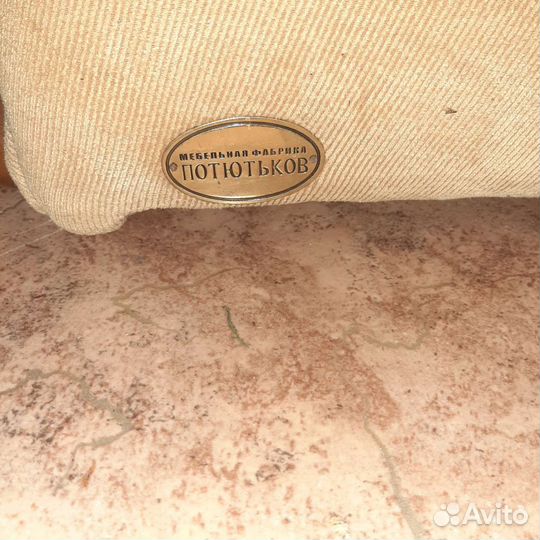 Большой угловой диван и кресло