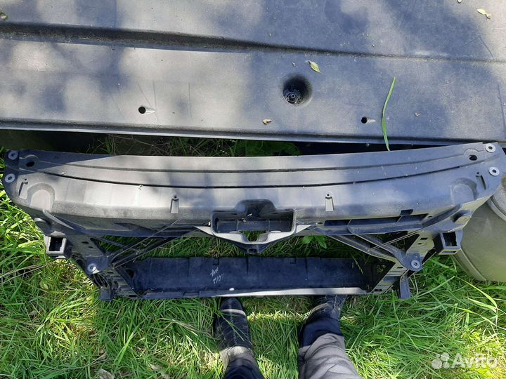 60U805588 Панель передняя Skoda Rapid