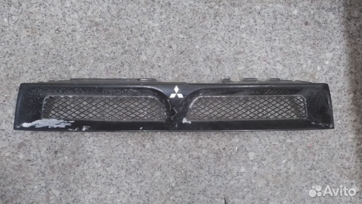 Решетка радиатора Mitsubishi Galant 8 EA