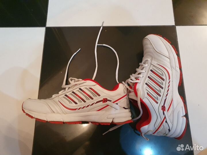 Кроссовки женские Вona 37