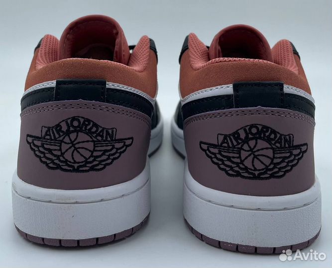 Кроссовки женские