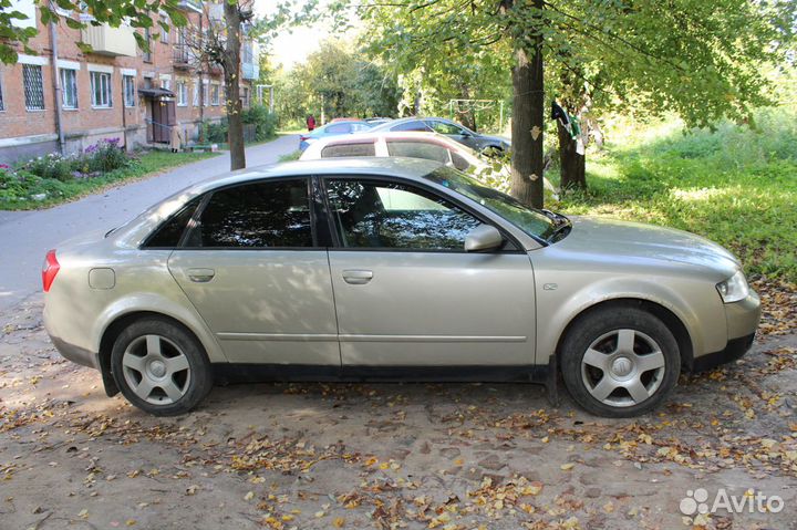 Audi A4 1.8 МТ, 2001, 332 000 км