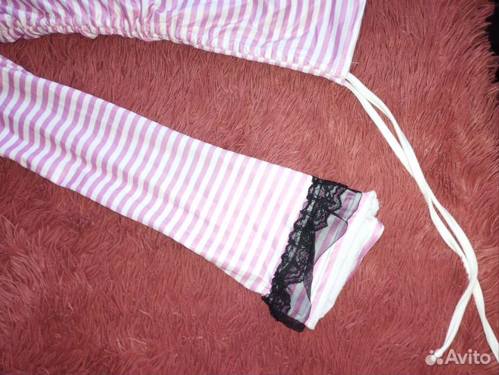 Кофта с открытыми плечами в полоску