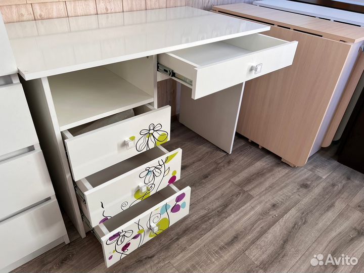 Письменный стол