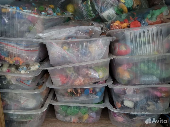 Игрушки из киндер сюрприза много