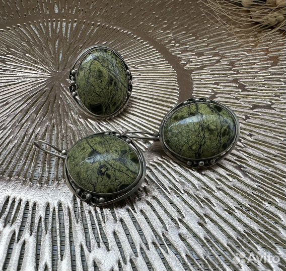 Массивный набор серьги и кольцо змеевик СССР