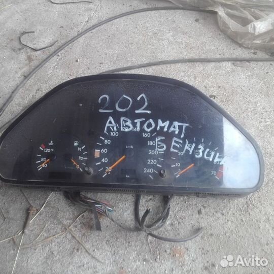 Панель приборов доска Mercedes 202