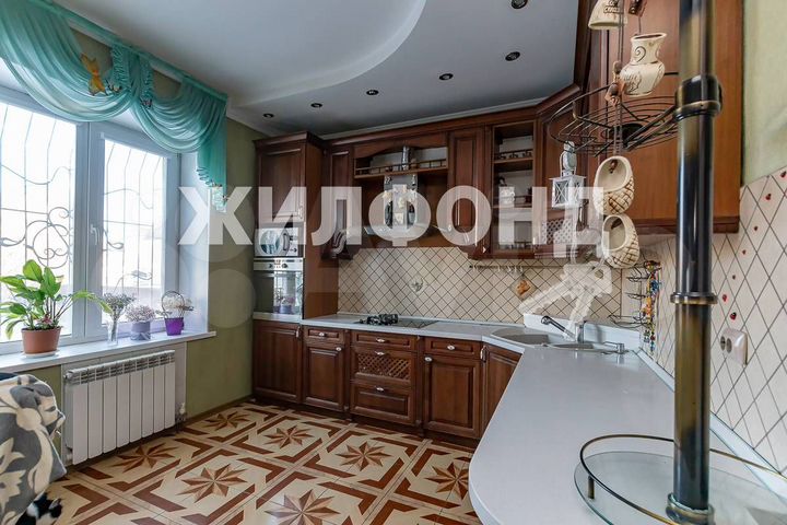 Коттедж 182,3 м² на участке 9,6 сот.