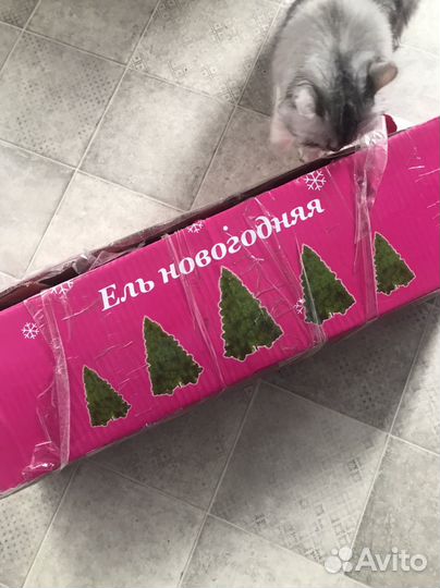 Ель с игрушками