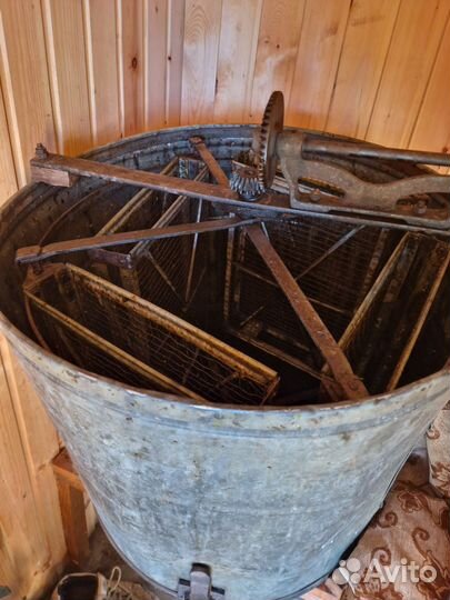 Медогонка 4 рамочная бу