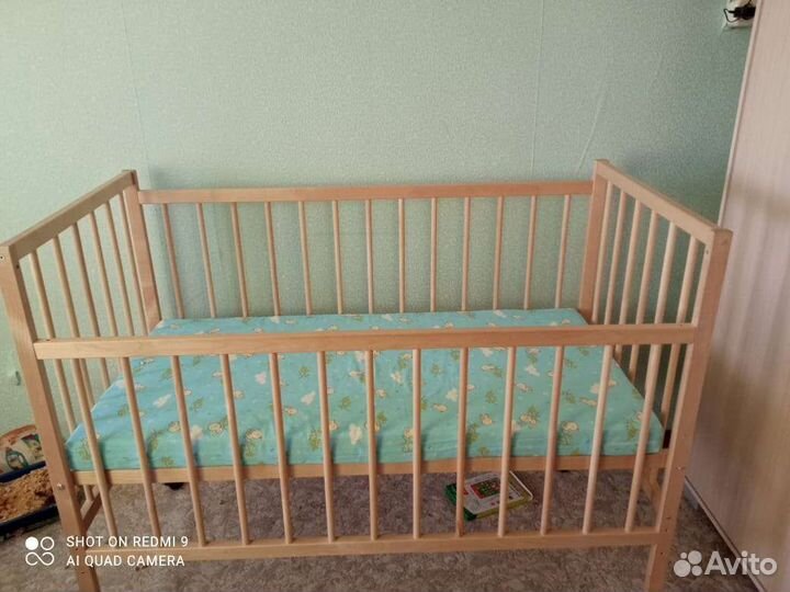 Детская кроватка с матрасом