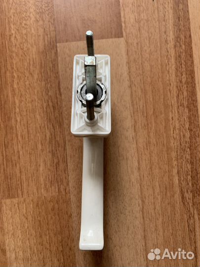 Ручки оконные металличечкие