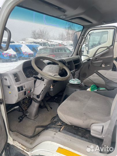 Промтоварный фургон Hino 300 (Dutro), 2011