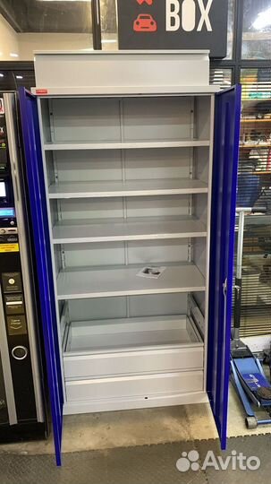 Шкаф инструментальный для хранения инструментов