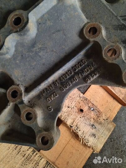 Кронштейн (крепление) правый MAN TGX 2008