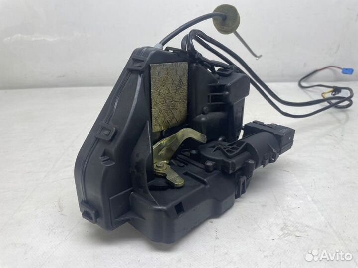 Замок двери задний правый Mercedes-Benz E W211 5.5