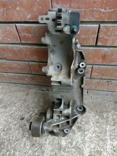 Кронштейн генератора Renault Koleos 2.0 TDI