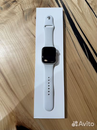 Apple Watch Series 8 45 мм Silver Alum White S/M