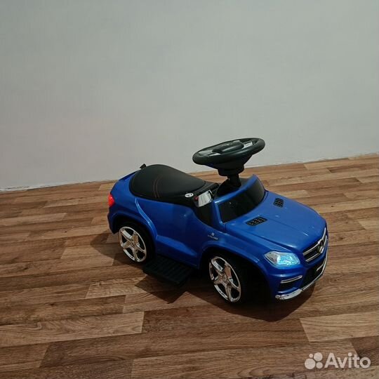 Машинка каталка толокар с ручкой mercedes