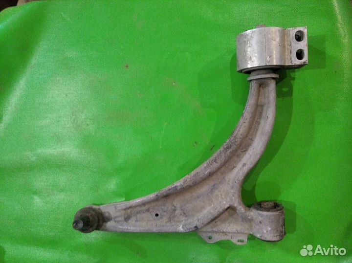 Рычаг правый передний 13272606 Opel Astra 2011 J a