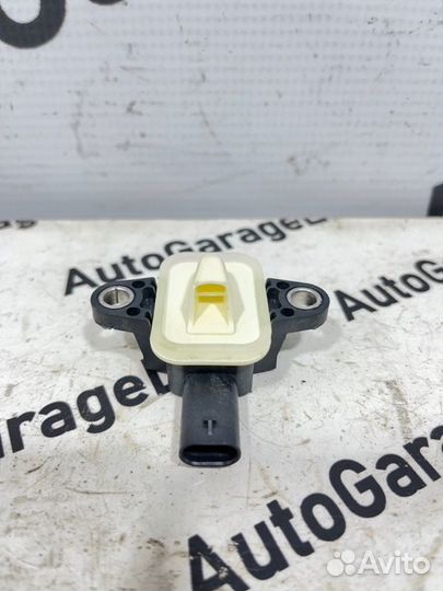 Датчик удара передний левый Maserati Ghibli M157