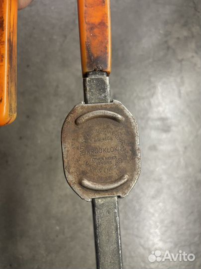 Блокиратор руля и педали. England