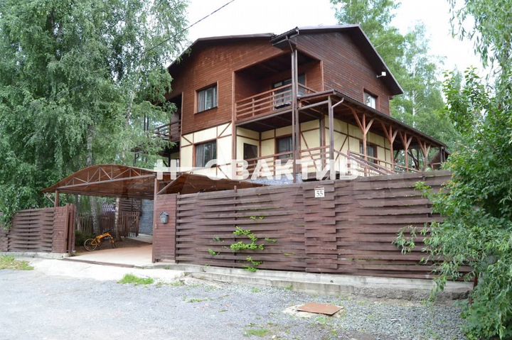 Коттедж 289,8 м² на участке 12,5 сот.