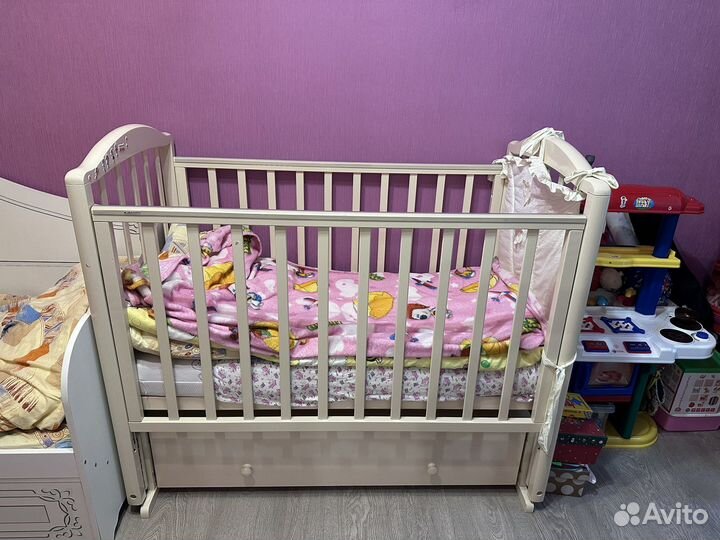 Детская кроватка с продольным маятником Можга