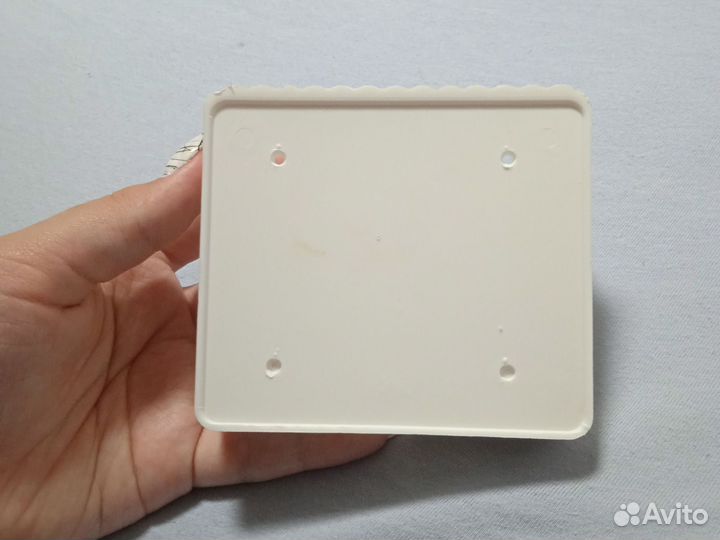 Держатель для телефона на стену