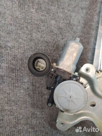 Мотор стеклоподъемника задний левый Toyota Auris