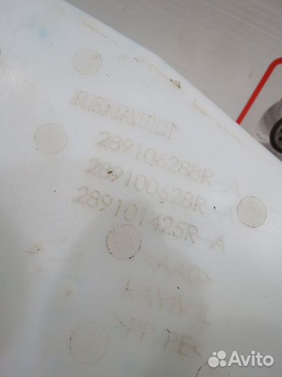 Бачок омывателя лобового стекла Renault Duster