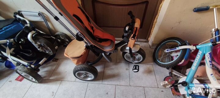 Трехколесный детский велосипед с ручкой бу