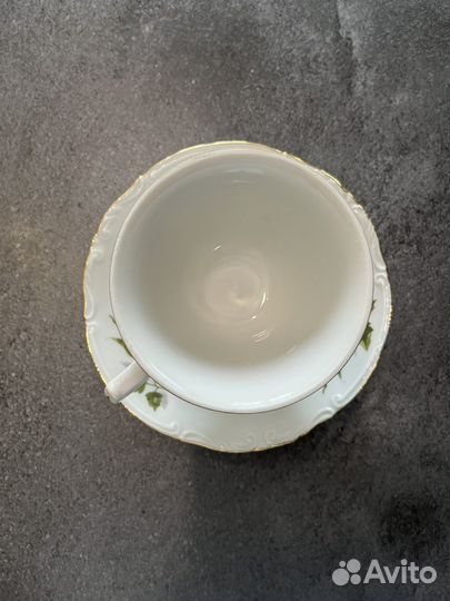 Фарфоровая чашечка с блюдцем