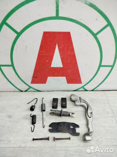 Механизм стояночного тормоза задний правый Nissan