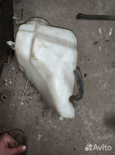 Бачок омывателя mercedes w124