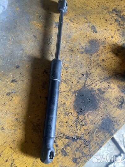 Амортизатор крышки багажника Mazda 6 GH