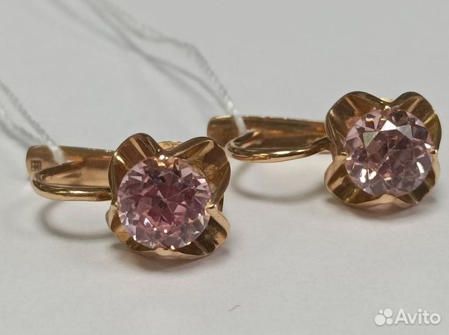 Золотые серьги с камнем