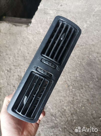 Дефлектор торпедо центральный mazda кседос 9