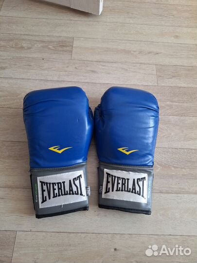Боксерские перчатки 12 oz everlast
