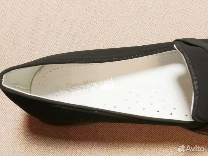 Новые замшевые туфли. р.34 и 35