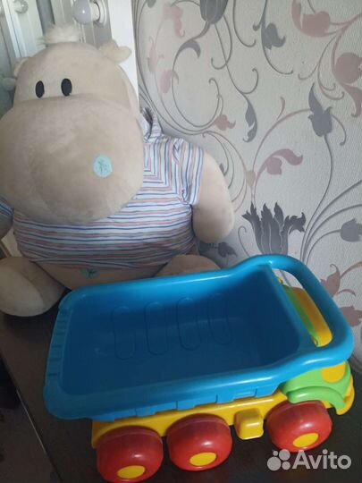 Игрушка самосвал