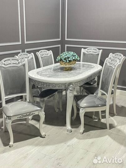 Кухонный стол и стулья новые