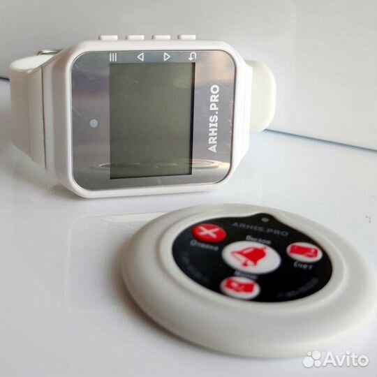 Комплекты вызова персонала: кнопка вызова и часы