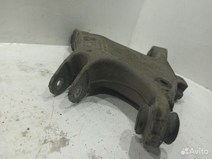 Рычаг задний нижний правый