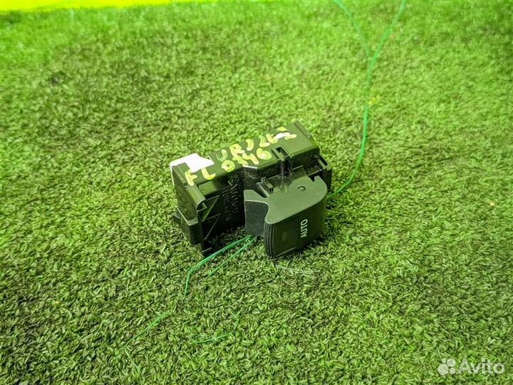 Кнопка стеклоподъемника передняя левая Toyota Land