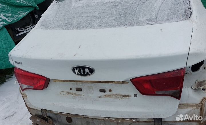 Крышка багажника с фонарями Kia Rio 3